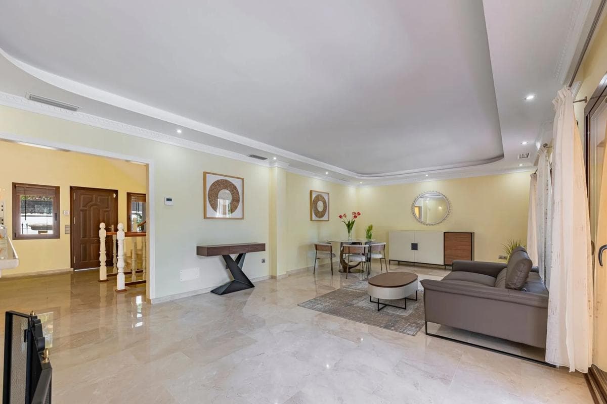 Venta de chalet independiente en AV 5-UR HACIENDA LAS CHAPAS, 289, Marbella
photo 2