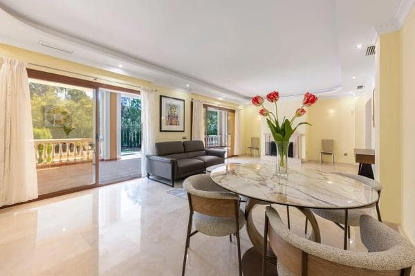 Independent chalet for sale in AV 5-UR HACIENDA LAS CHAPAS, 289, Marbella
thumbnail 2