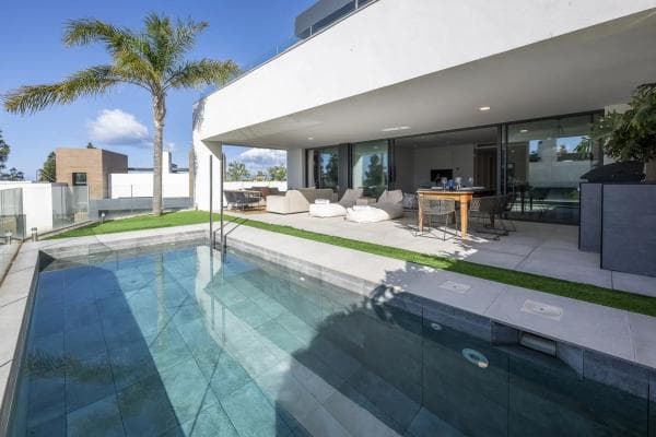 Independent chalet for sale in Avenida de los Acebos s/n, Marbella
photo 1