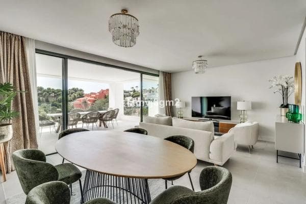 Duplex en venta en Calle la Romana, Marbella photo 1