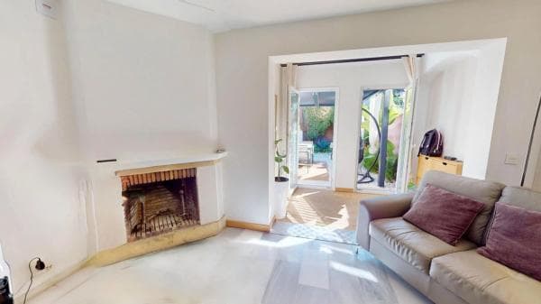 Chalet adosado en venta en Barrio Santa María , Marbella thumbnail 2