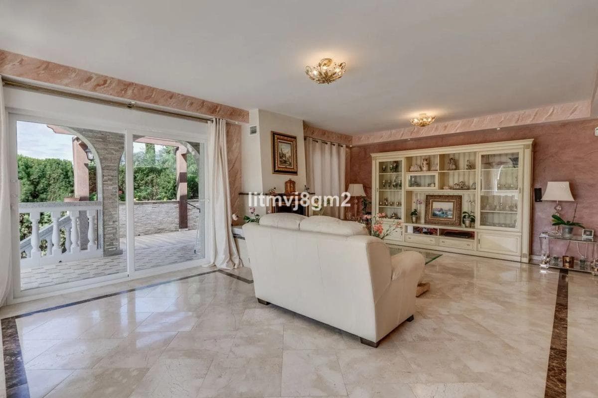 Sale of independent chalet in Barrio Marbesa, Marbella
photo 3