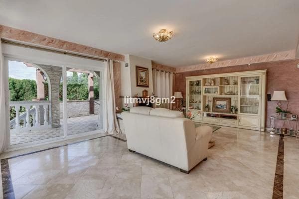 Independent chalet for sale in Barrio Marbesa, Marbella
thumbnail 2