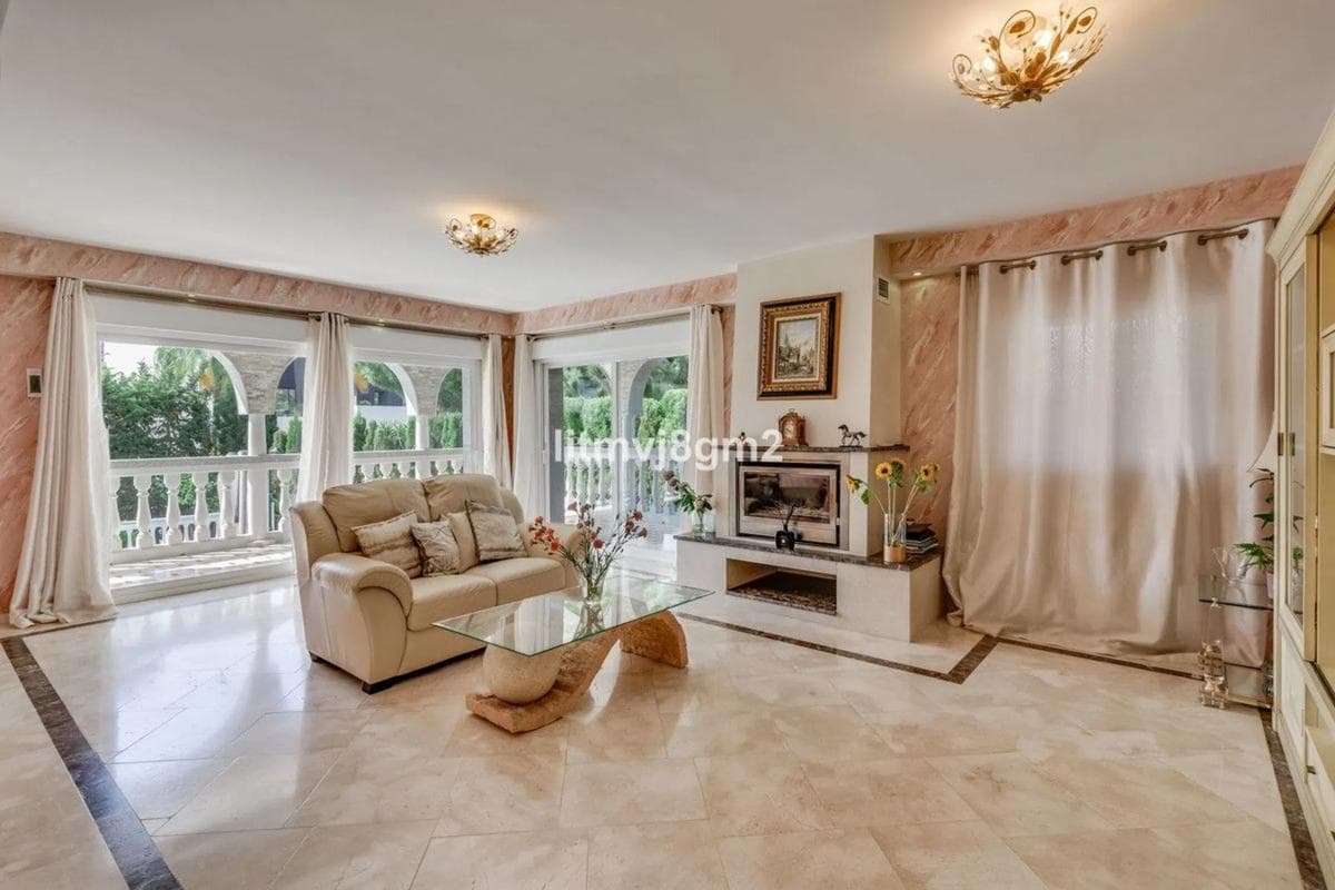 Sale of independent chalet in Barrio Marbesa, Marbella
photo 4