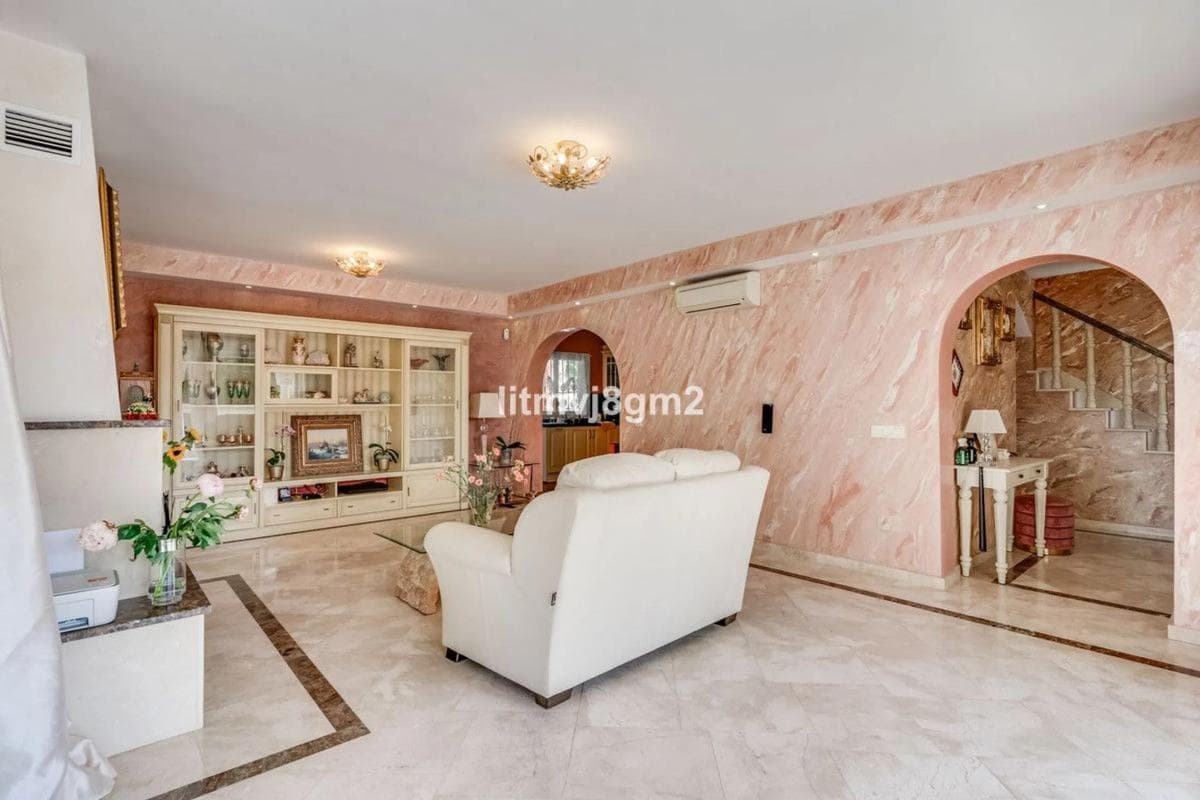 Sale of independent chalet in Barrio Marbesa, Marbella
photo 5
