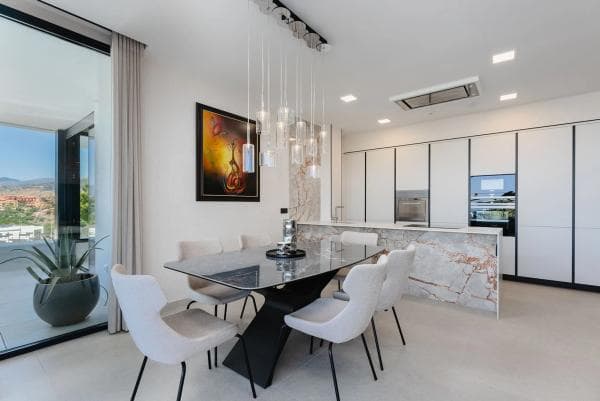 Piso en venta en Avenida de los Acebos s/n, Marbella
thumbnail 1