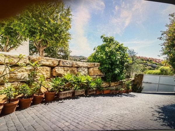 Independent chalet for sale in Paseo del Golf s/n, Marbella
thumbnail 2