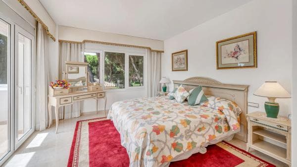 Independent chalet for sale in AV 4-UR HACIENDA LAS CHAPAS, Marbella
thumbnail 2