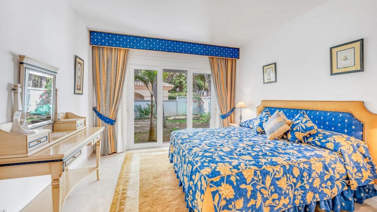 Sale of independent chalet in AV 4-UR HACIENDA LAS CHAPAS, Marbella
photo 5