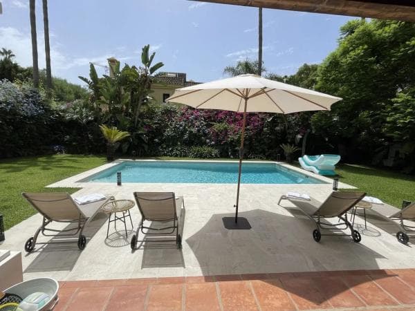 Independent chalet for sale in Barrio Real de Zaragoza, Marbella
photo 1
