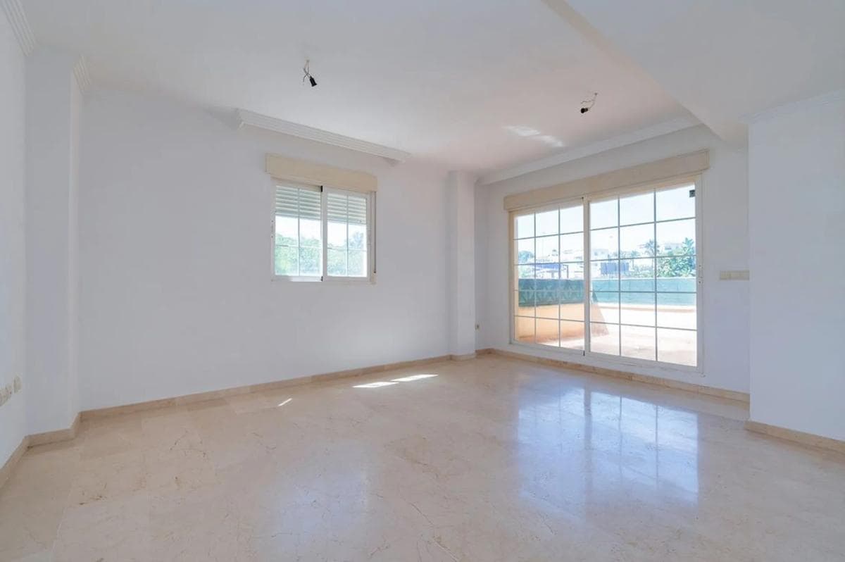Venta de piso en Carril del Relojero, Marbella
photo 3