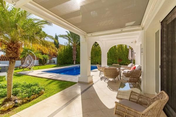 Independent chalet for sale in Calle Neptuno, 14 A, Marbella
photo 1