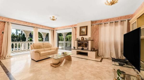 Independent chalet for sale in Calle de la Gaviota, Marbella
photo 1