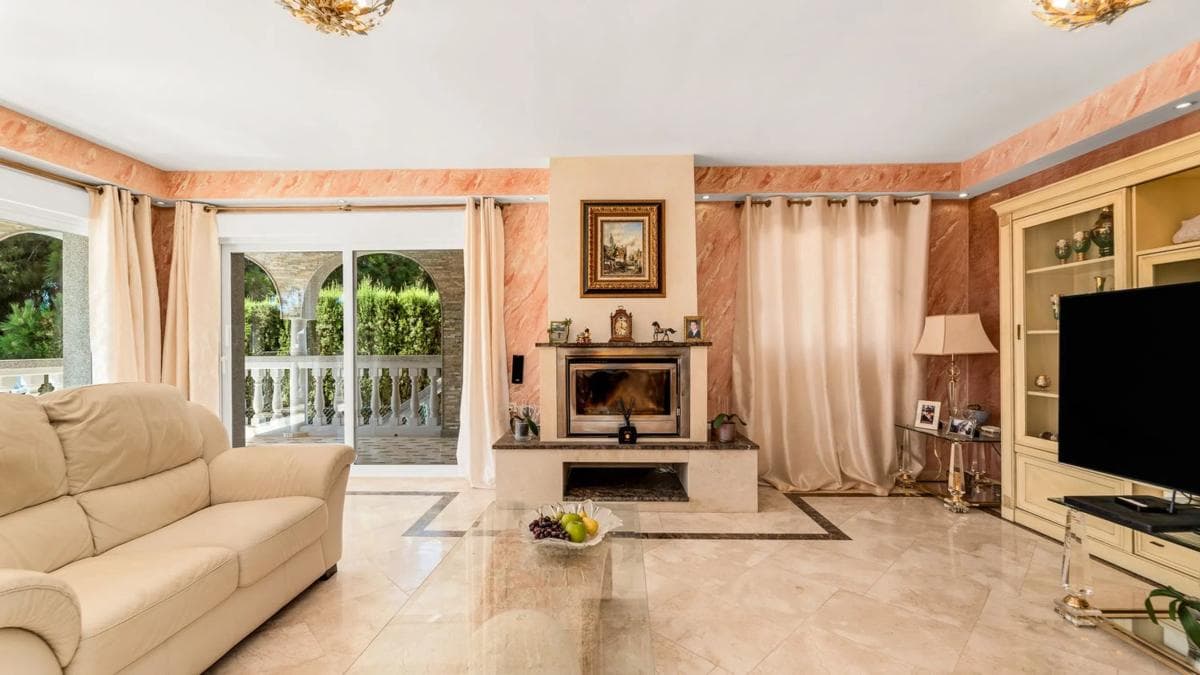 Sale of independent chalet in Calle de la Gaviota, Marbella
photo 4