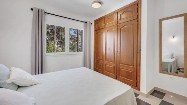 Independent chalet for sale in Calle de los Cipreses, Marbella
thumbnail 2