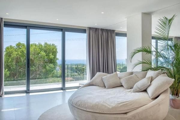 Independent chalet for sale in Calle Dalia, Marbella
photo 1