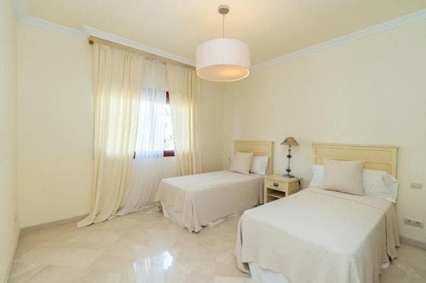 Ático en venta en Barrio Romana Playa, Marbella thumbnail 2