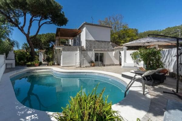 Independent chalet for sale in Urbanización Pinos Verdes, Marbella
photo 1