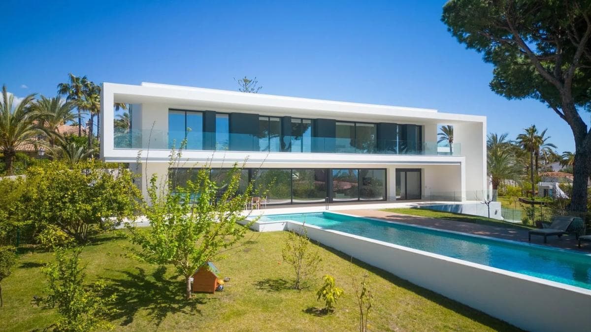 Sale of independent chalet in Barrio Santa María, Marbella
photo 3