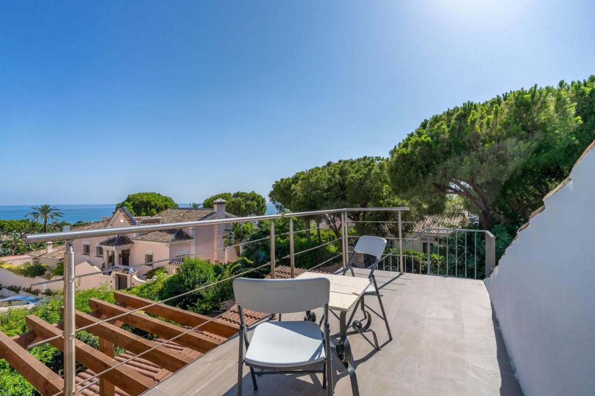 Sale of independent chalet in Urbanización Pinos Verdes, Marbella
photo 2