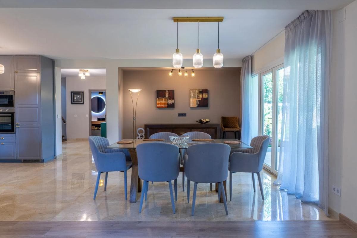 Sale of independent chalet in Urbanización Pinos Verdes, Marbella
photo 3