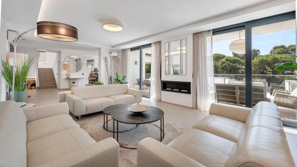 Independent chalet for sale in Paseo de Basilea, Marbella
photo 1