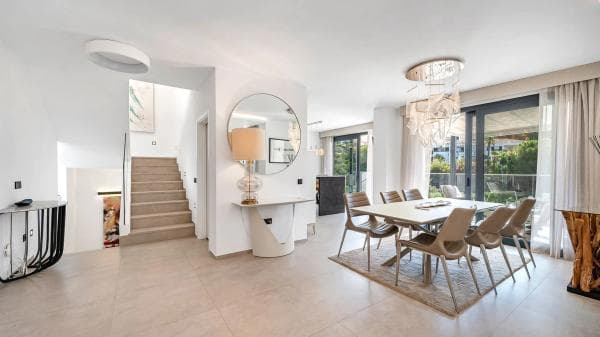 Independent chalet for sale in Paseo de Basilea, Marbella
thumbnail 2