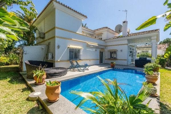Independent chalet for sale in Barrio Marbesa, Marbella
photo 1
