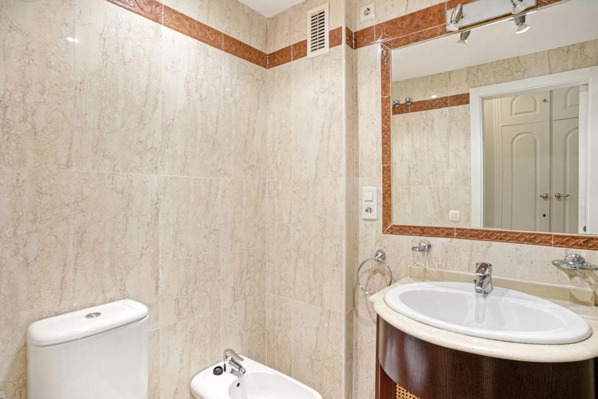Venta de piso en Urbanización Calle Ciudad de los Periodistas, Marbella
photo 2