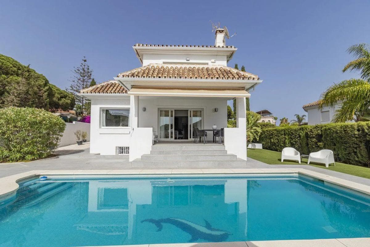 Venta de chalet independiente en CL AVILES-UR MARBESA, Marbella
photo 2