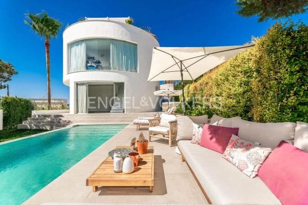 Chalet independiente en venta en Avenida Cataluña, Marbella
photo 1