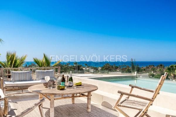 Chalet independiente en venta en Avenida Cataluña, Marbella
thumbnail 1