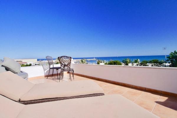 Ático en venta en Puerto de Cabopino, 3, Marbella photo 1