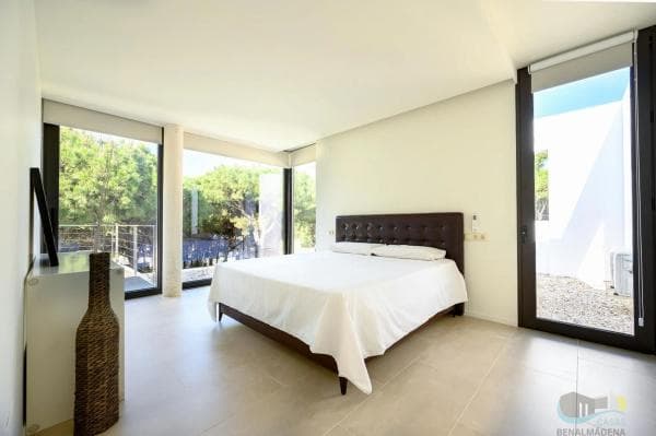 Chalet independiente en venta en Avenida de los Acebos, Marbella
thumbnail 1