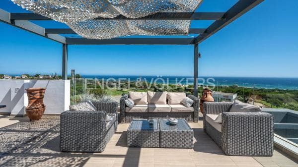 Chalet independiente en venta en Avenida de los Acebos, Marbella
thumbnail 1