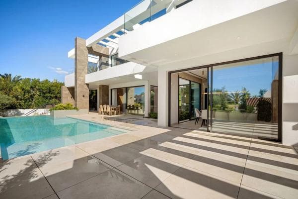 Chalet independiente en venta en Calle la Mancha, Marbella
thumbnail 1