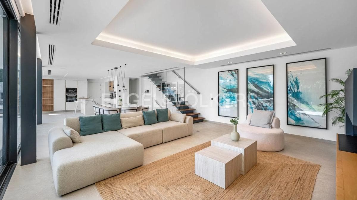 Venta de chalet independiente en Avenida Casarabonela, Marbella
photo 3