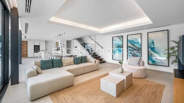Chalet independiente en venta en Avenida Casarabonela, Marbella
thumbnail 2