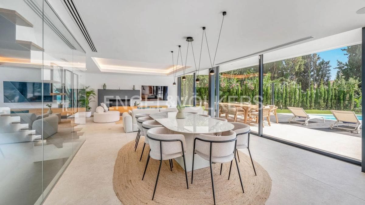 Venta de chalet independiente en Avenida Casarabonela, Marbella
photo 5
