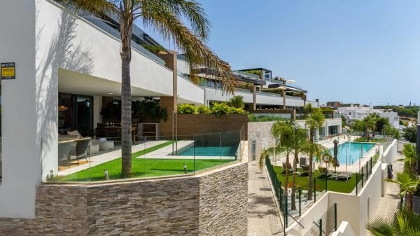 Duplex en venta en Barrio Cabopino-Artola, Marbella photo 1