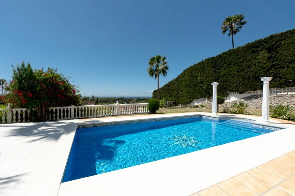 Venta de chalet independiente en Barrio Elviria, Marbella
photo 2