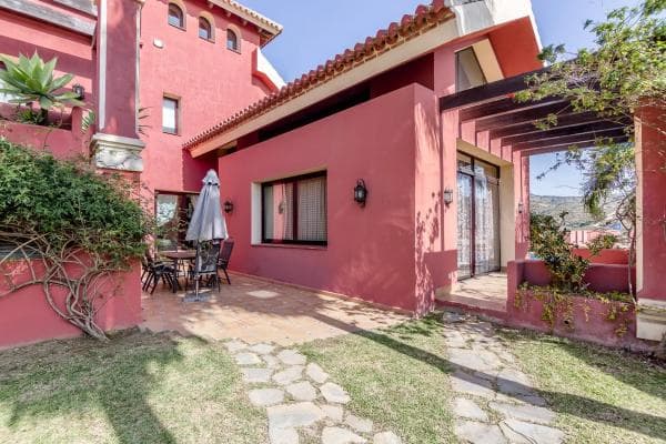 Chalet independiente en venta en Urbanización Hacienda las Chapas, 255, Marbella
thumbnail 1