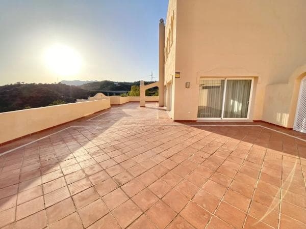 Duplex en venta en Calle Hiedra, Marbella thumbnail 1