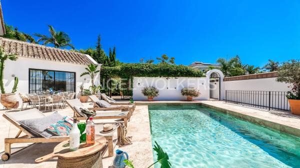 Chalet independiente en venta en Urbanización Marbesa, Marbella
thumbnail 1