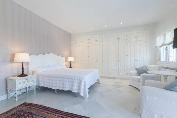 Chalet independiente en venta en Calle Internacional City, 400, Marbella
thumbnail 2
