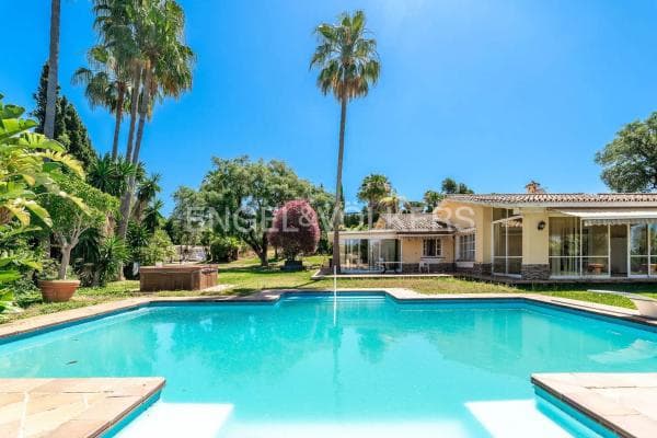 Chalet independiente en venta en Paseo de Suiza, Marbella
photo 1
