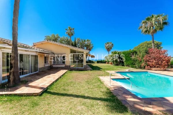 Chalet independiente en venta en Paseo de Suiza, Marbella
thumbnail 1
