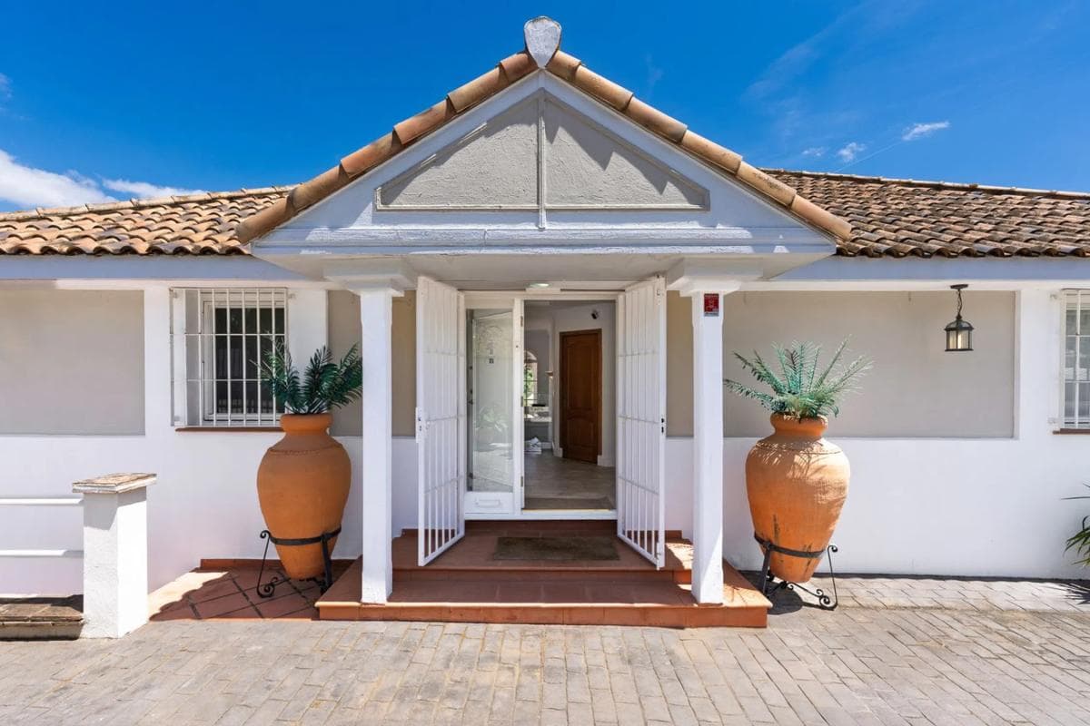 Sprzedaż niezależnego domku jednorodzinnego w Barrio Elviria, Marbella photo 5