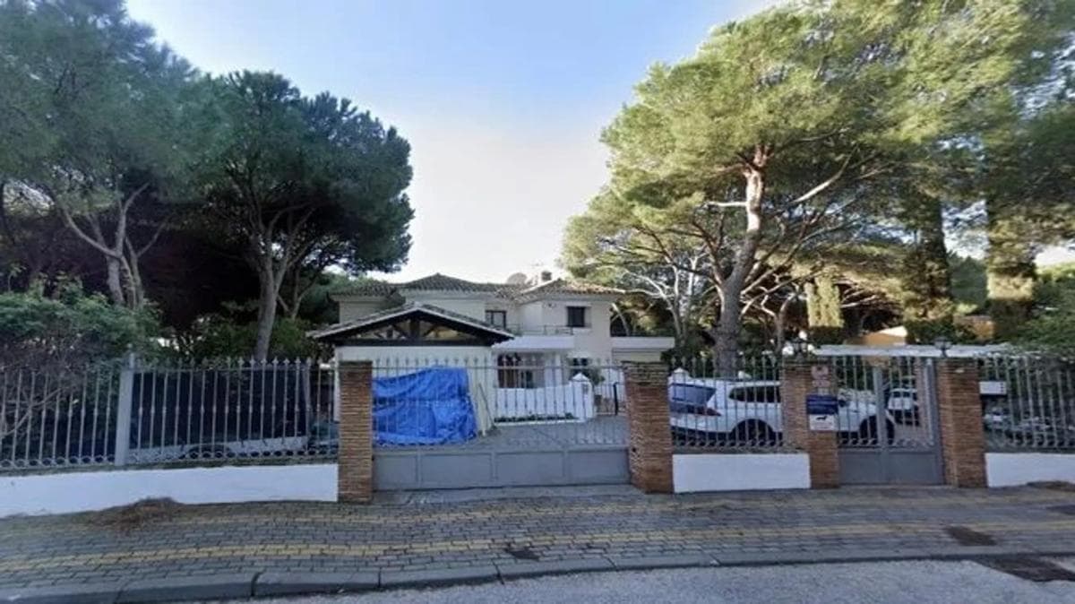 Sprzedaż niezależnego domku jednorodzinnego w Calle Enebro, Marbella photo 2