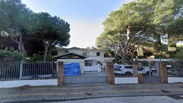 Chalet independiente en venta en Calle Enebro, Marbella
thumbnail 1